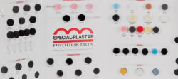 Provkarta med plast och gummi från Special-Plast AB closeup